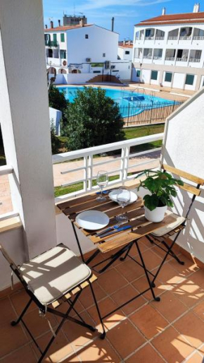 Apartamento junto a la playa con terraza y piscina